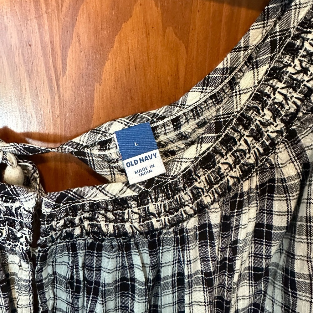 Brand new and never worn dress from old navy size L. Thin breathable and plaid!